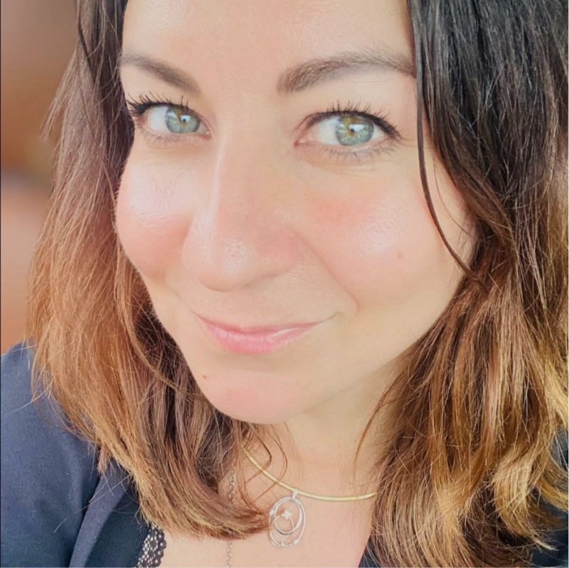 Membre : Céline GIRAUD _ Présidente-Fondatrice _ Centre Kérato-Conseil & Mise en beauté : Soin de la peau - Cuir chevelu - Mise en beauté Mariage | https://www.lescomptoirsdelabeaute.com/ --- Le Cercle Pro : le Réseau d'Affaires qui joue collectif. Dirigeants et Entrepreneurs se réunissent chaque mois pour générer du business, nouer des partenariats durables et créer de belles opportunités. Quand l’esprit d’équipe devient une stratégie de réussite. Linas-Montlhéry - 91 | https://lecerclepro.fr -